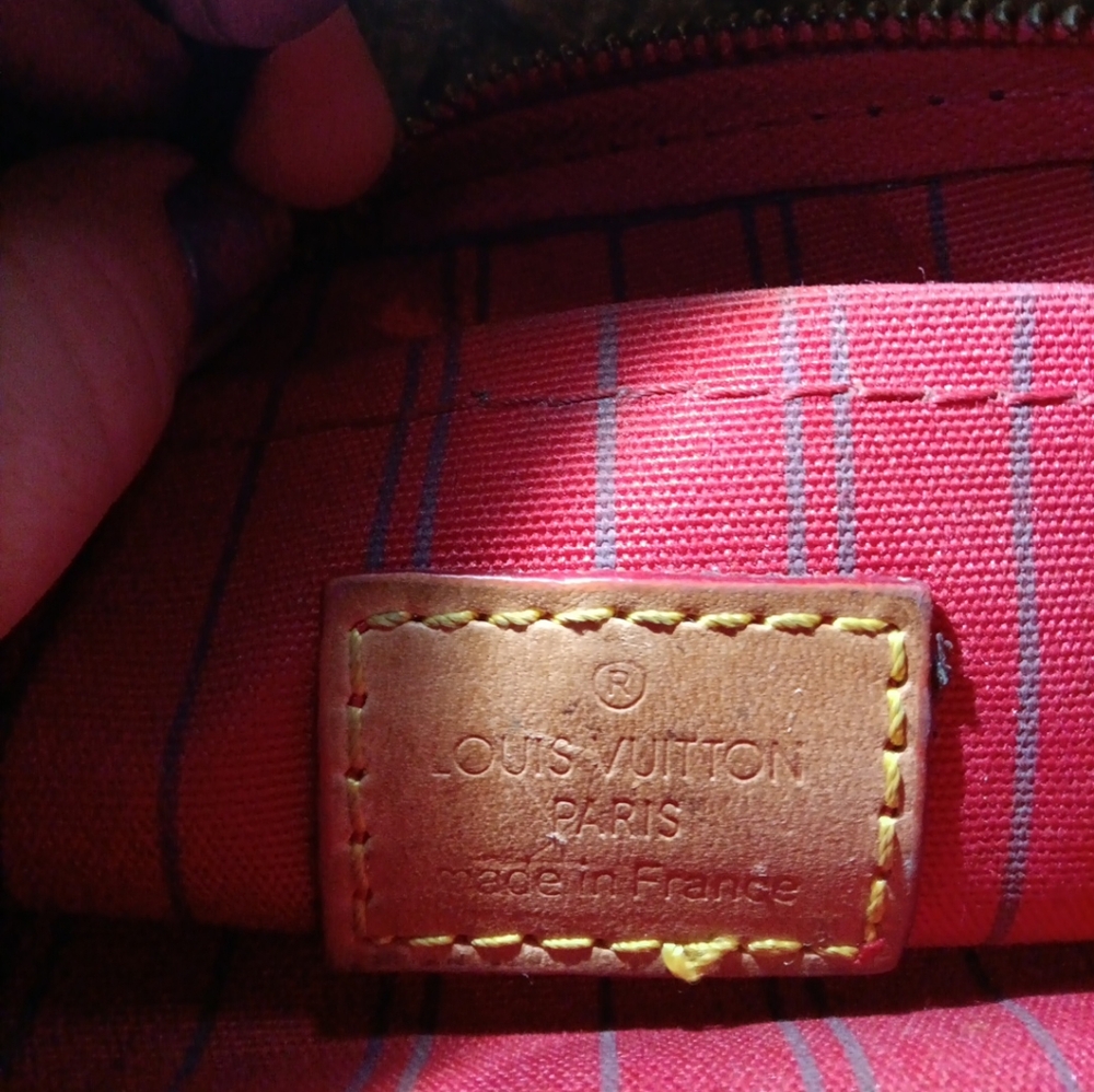 Louis Vuitton pouchette / wristlet